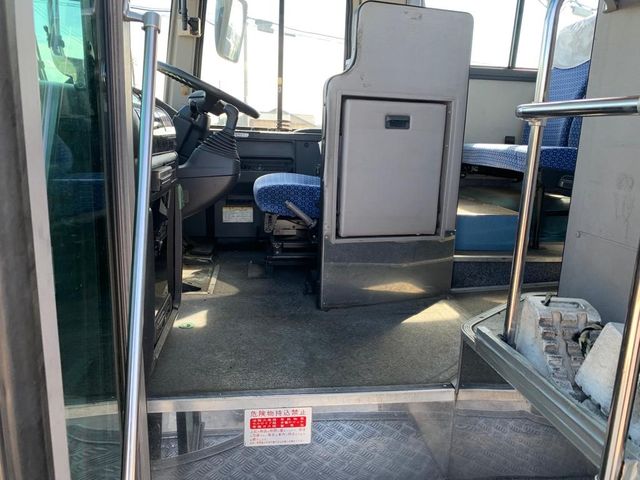 Hino BLUE RIBBON 2004-02 24716-26