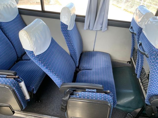 Hino BLUE RIBBON 2004-02 24716-17