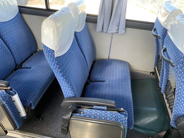 Hino BLUE RIBBON 2004-02 24716-18