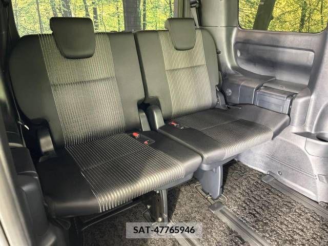 Toyota VOXY 2019-06 380259-10
