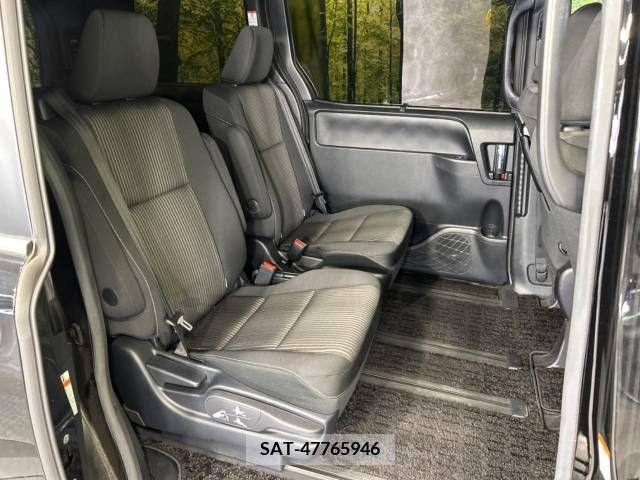 Toyota VOXY 2019-06 380259-9