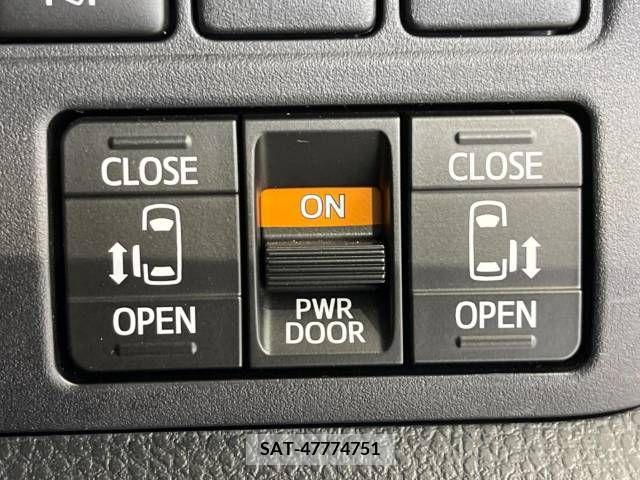 Toyota NOAH 2020-10 279479-4