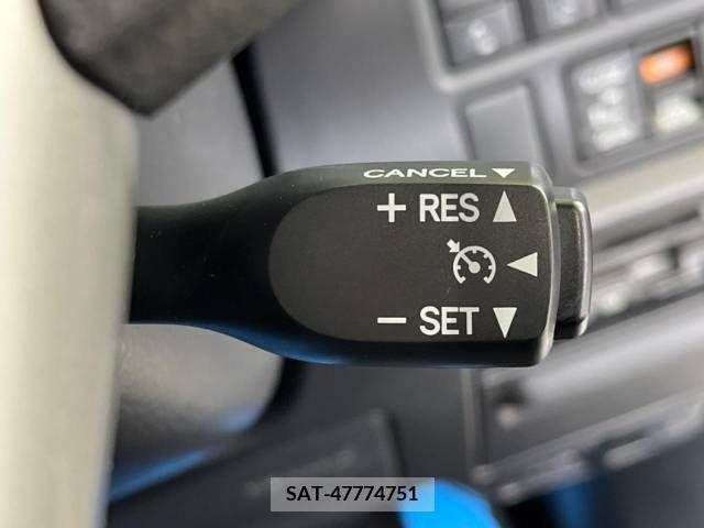 Toyota NOAH 2020-10 279479-5