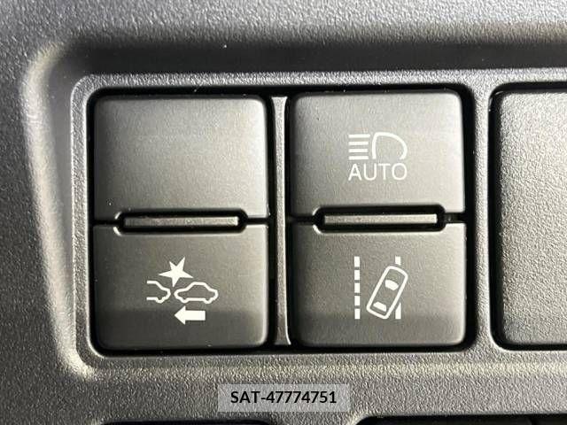Toyota NOAH 2020-10 279479-3