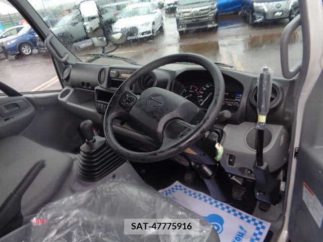 Hino DUTRO 2023-07 228563-1