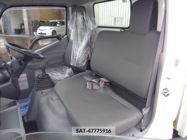 Hino DUTRO 2023-07 228563-8