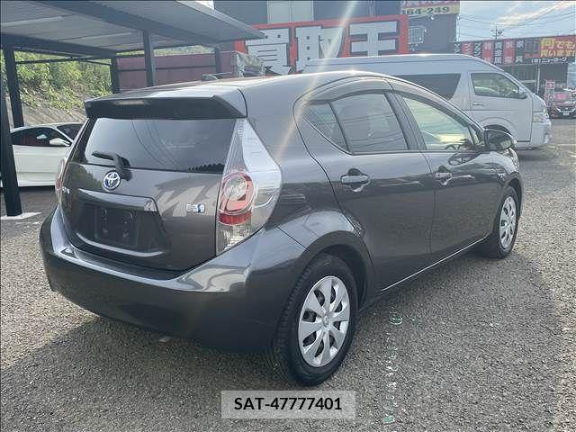 Toyota AQUA 2013-07 260689-1