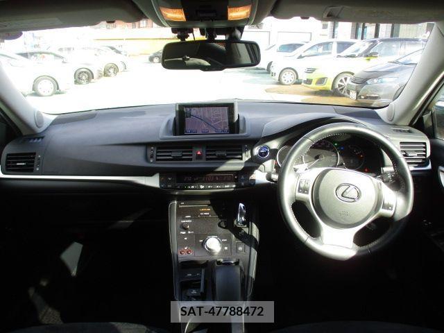 Lexus CT 2013-06 200229-1