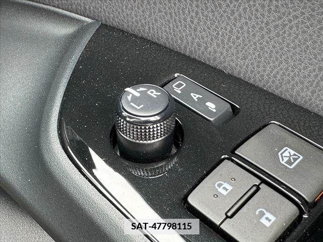 Toyota PRIUS 2017-07 382081-26