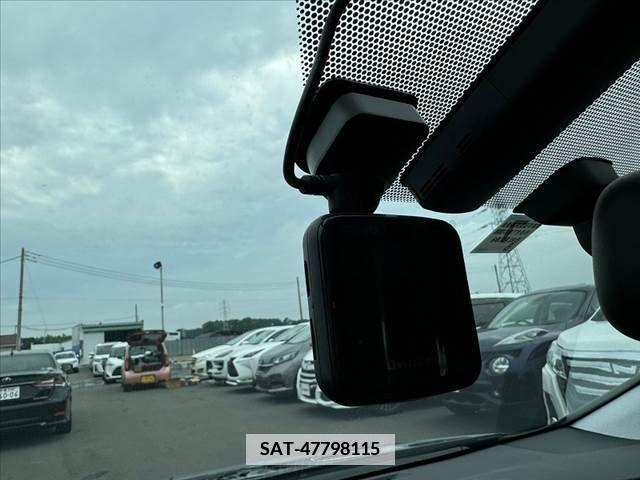 Toyota PRIUS 2017-07 382081-6