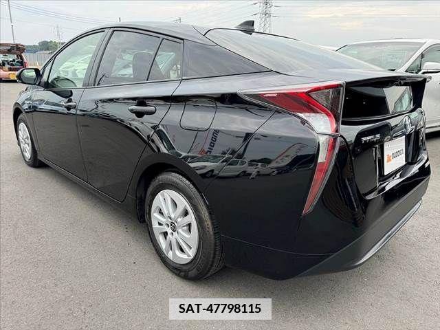 Toyota PRIUS 2017-07 382081-11