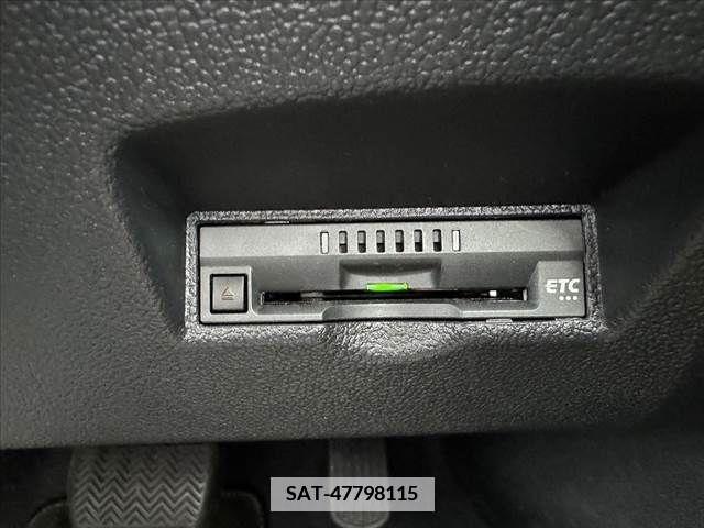 Toyota PRIUS 2017-07 382081-24