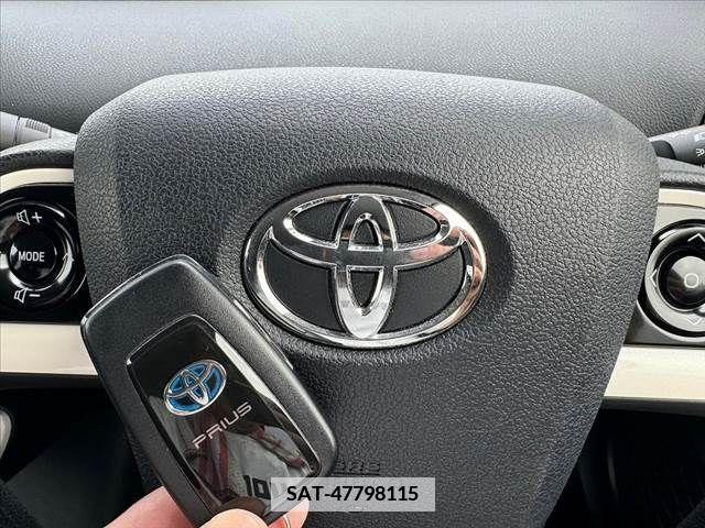 Toyota PRIUS 2017-07 382081-3