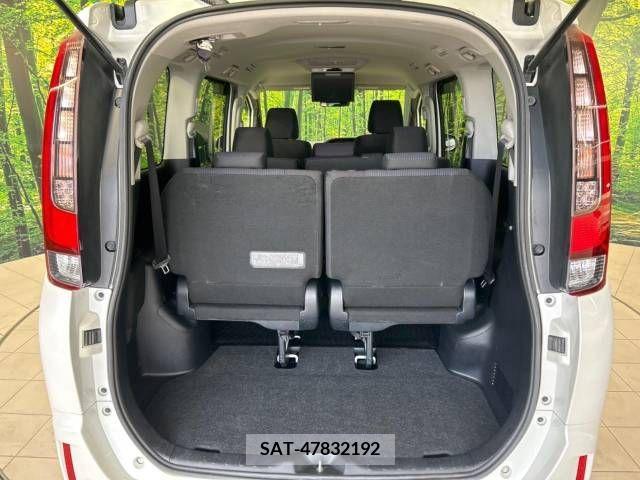 Toyota NOAH 2015-12 392826-11