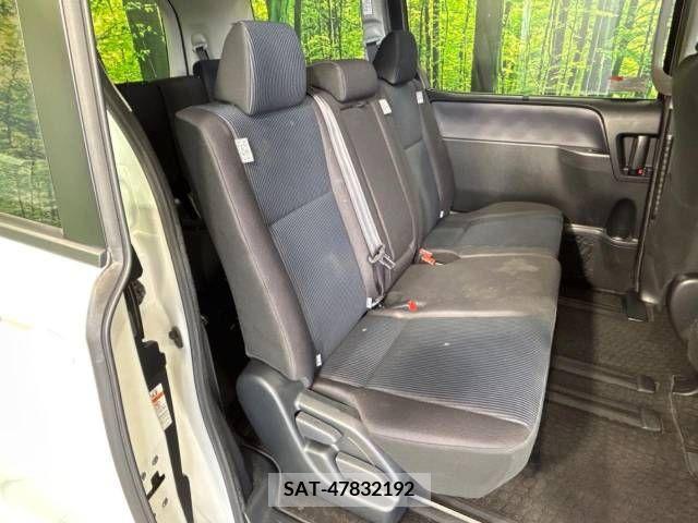 Toyota NOAH 2015-12 392826-9