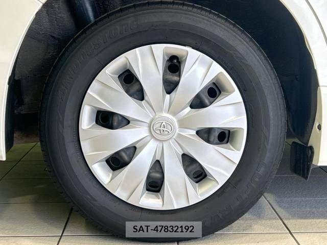 Toyota NOAH 2015-12 392826-14