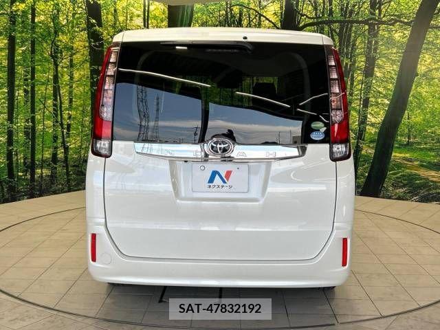 Toyota NOAH 2015-12 392826-16
