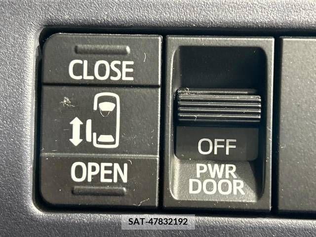 Toyota NOAH 2015-12 392826-5