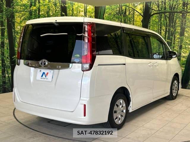 Toyota NOAH 2015-12 392826-18