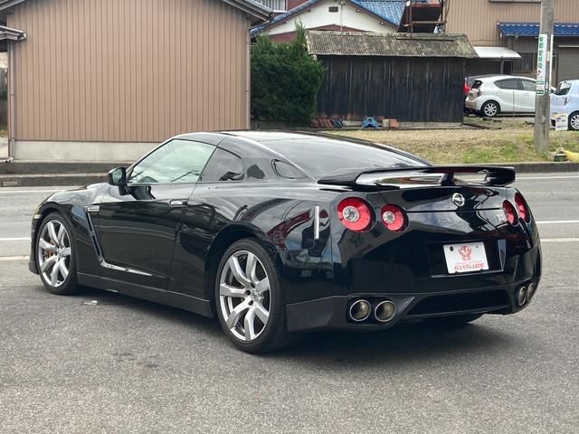 Nissan GT-R 2008-07 1076-5