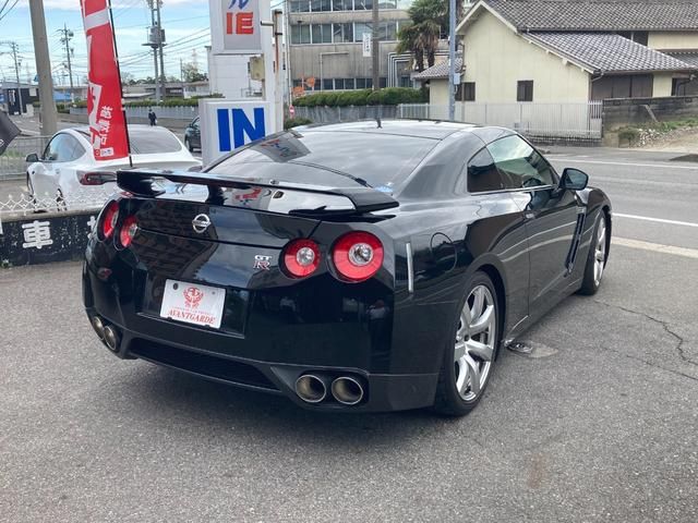 Nissan GT-R 2008-07 1076-3