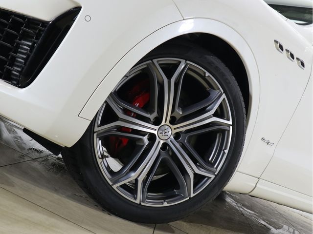 Maserati LEVANTE 2020-02 1279-25