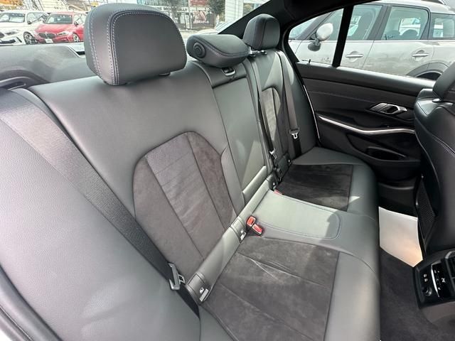 Bmw 3 SERIES 2019-07 15390-16