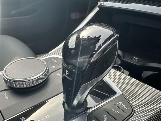 Bmw 3 SERIES 2019-07 15390-17