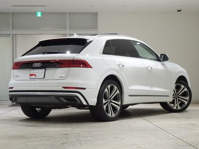 Audi Q8 2020-10 10777-1