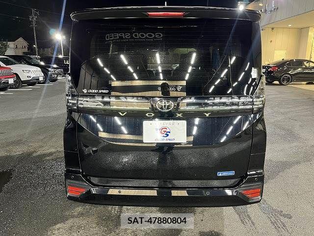 Toyota VOXY 2022-03 370396-12