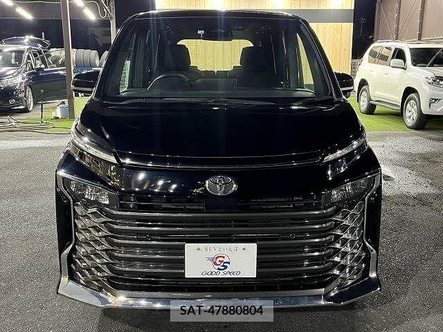 Toyota VOXY 2022-03 370396-11