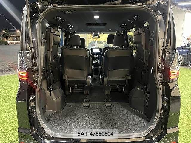 Toyota VOXY 2022-03 370396-10