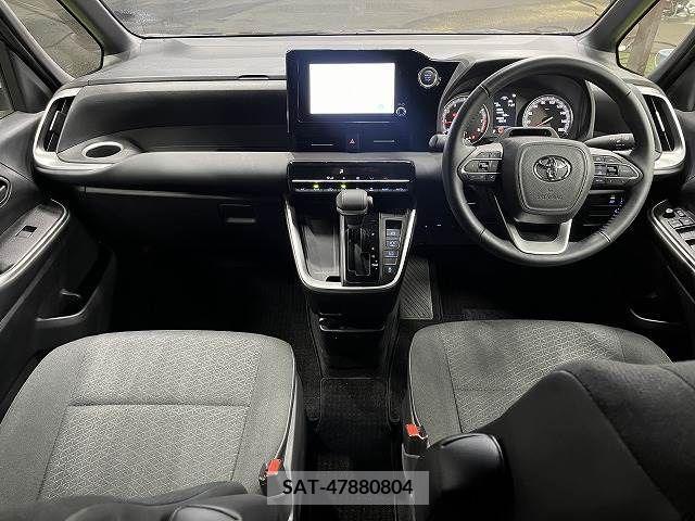 Toyota VOXY 2022-03 370396-1