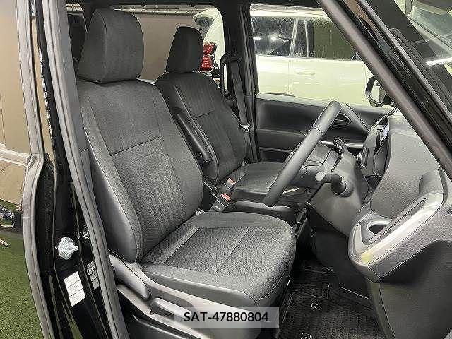 Toyota VOXY 2022-03 370396-8