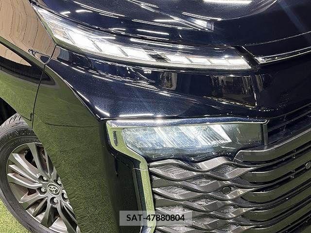 Toyota VOXY 2022-03 370396-18