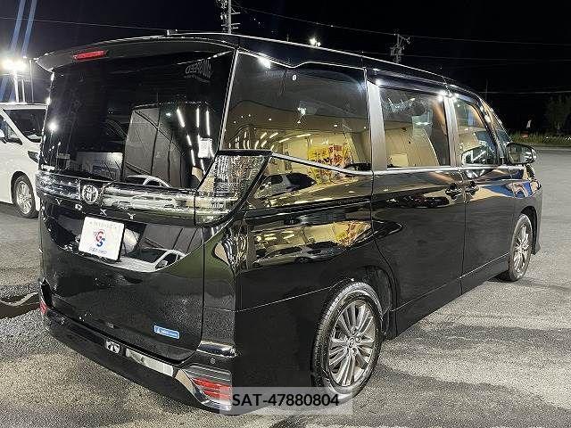 Toyota VOXY 2022-03 370396-16