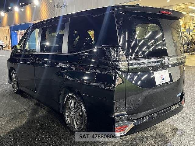 Toyota VOXY 2022-03 370396-15