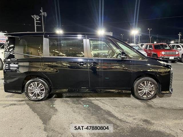Toyota VOXY 2022-03 370396-14