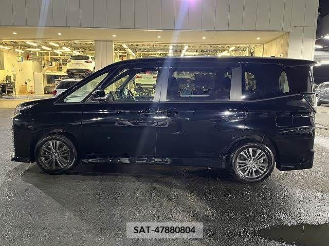 Toyota VOXY 2022-03 370396-13