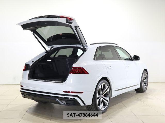 Audi Q8 2021-05 261340-8