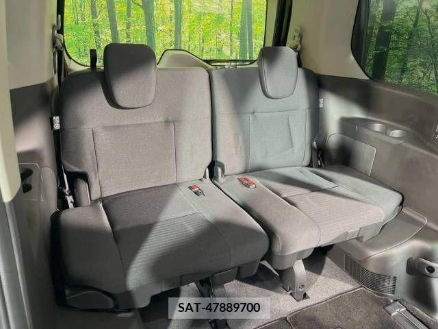 Nissan SERENA 2023-05 218332-10