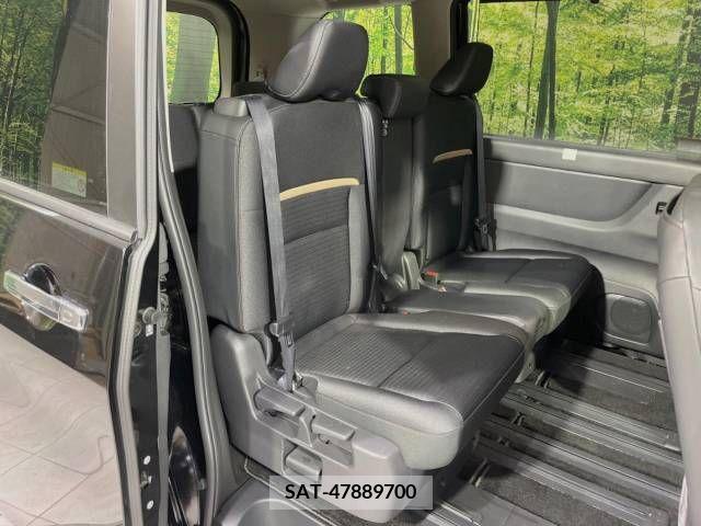 Nissan SERENA 2023-05 218332-9