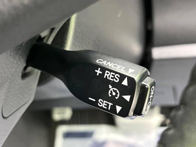 Toyota VOXY 2018-05 13325-7