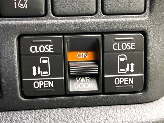 Toyota VOXY 2018-05 13325-3