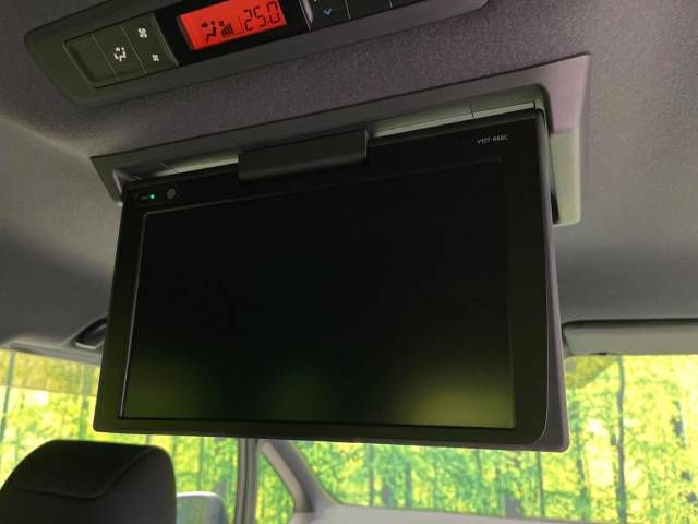 Toyota VOXY 2018-05 13325-2