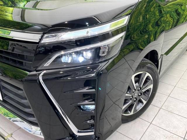 Toyota VOXY 2018-05 13325-13