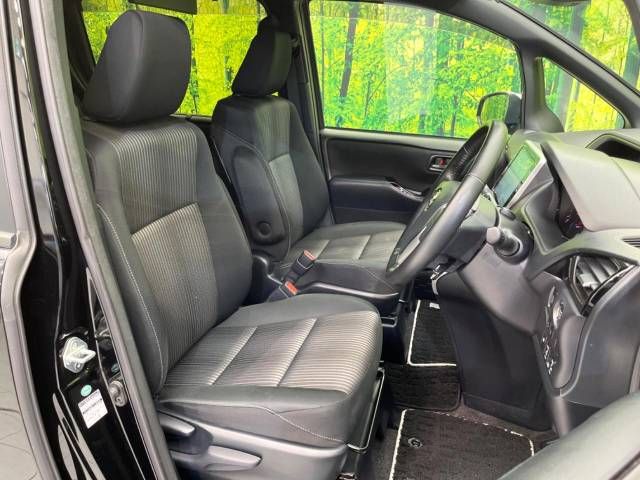 Toyota VOXY 2018-05 13325-8