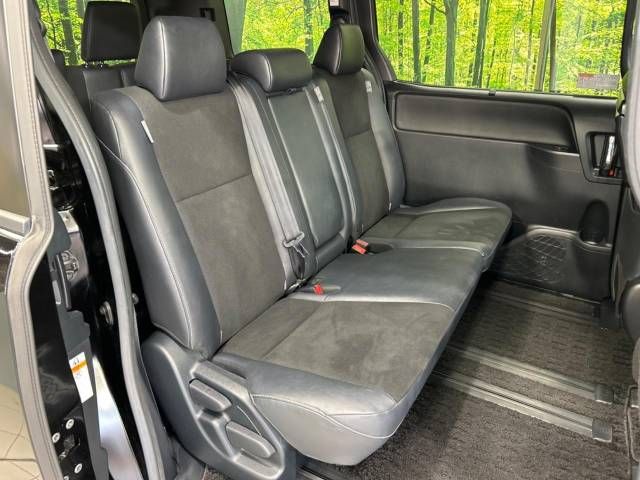 Toyota NOAH 2018-09 19954-8