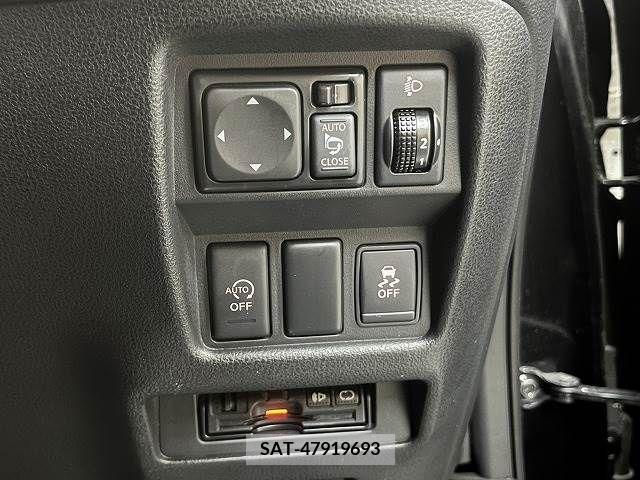 Nissan JUKE 2013-09 320466-6