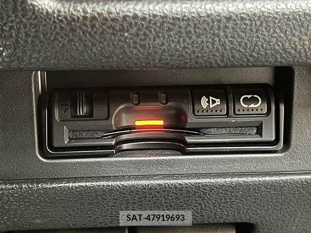 Nissan JUKE 2013-09 320466-4